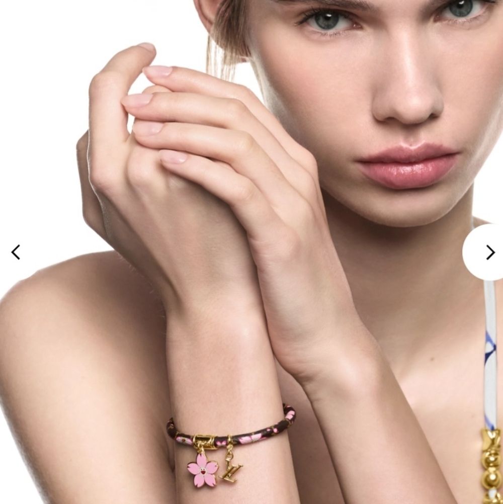 Fashion  Black and Pink Floral Charm Bracelet - Picture 7 of 7